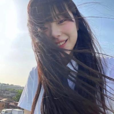 妻子变成小学生。